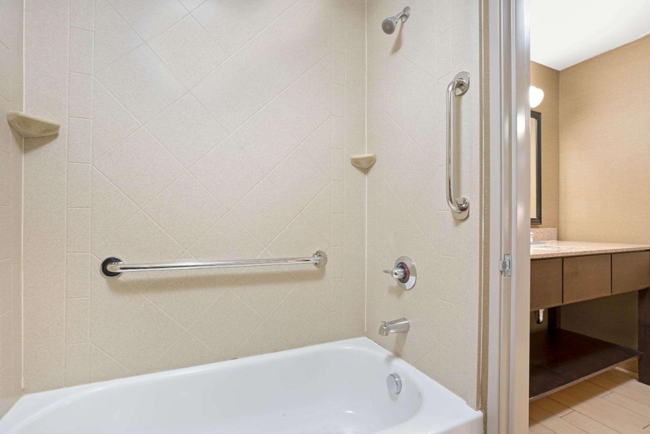 Queen Room with Two Queen Beds - Disability Access at La Quinta Inn & Suites by Wyndham Bellingham