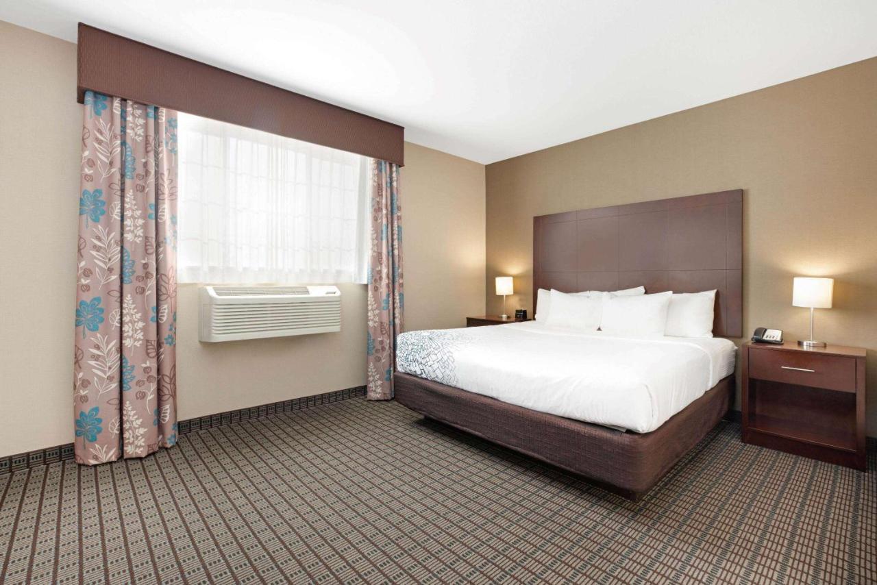 Deluxe King Suite with Sofa Bed - Mobility Access/Non-Smoking at La Quinta Inn & Suites by Wyndham Bellingham