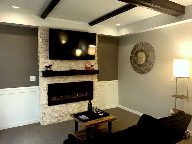 Deluxe King Studio at Cedar Stables Inn and Suites