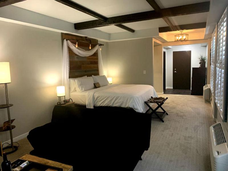 Deluxe King Studio at Cedar Stables Inn and Suites