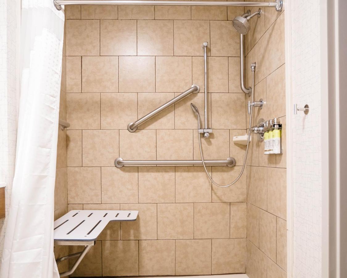 King Room - Hearing Accessible - Roll-in Shower at Holiday Inn Express & Suites Knoxville-Farragut by IHG