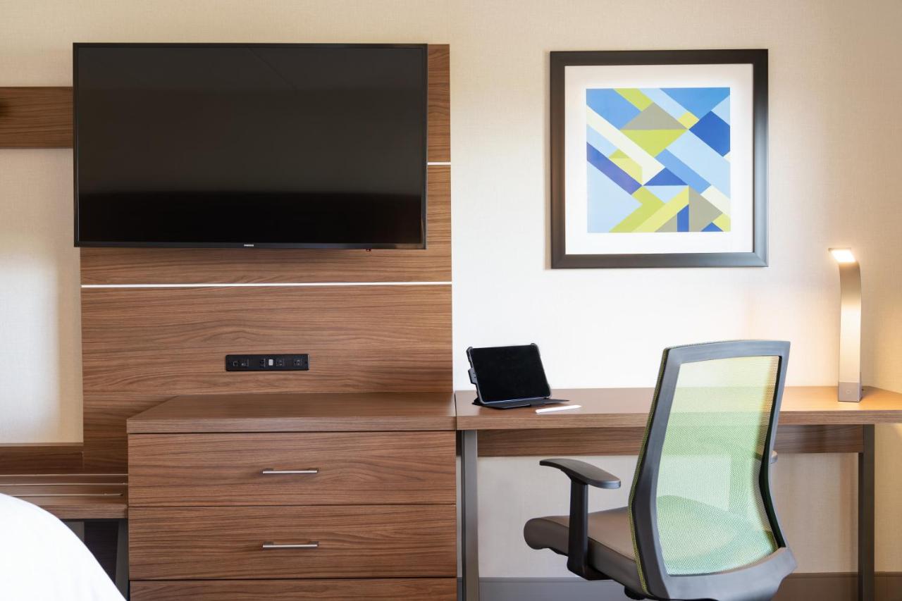 King Room with Mobility Accessible Roll-In Shower at Days Inn & Suites by Wyndham Plattsburgh