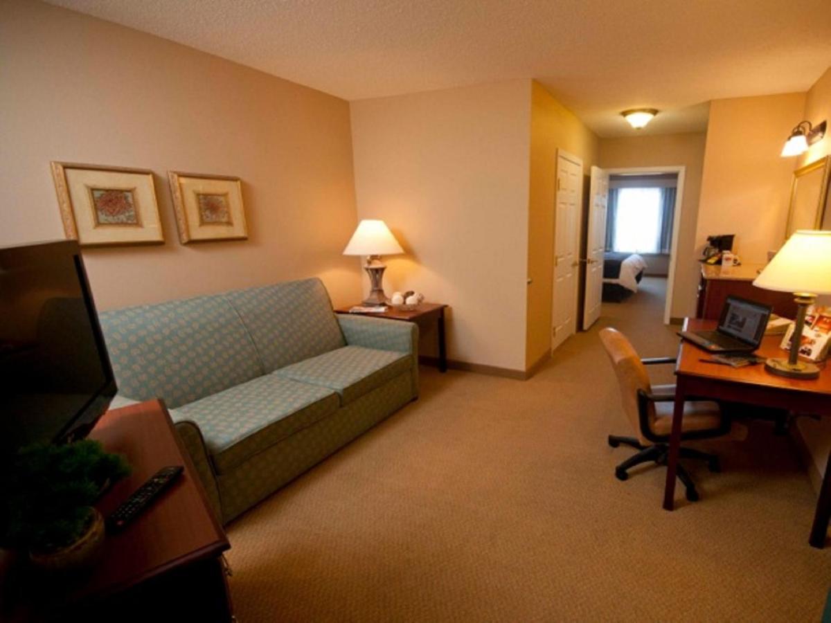  | Town & Country Inn and Suites