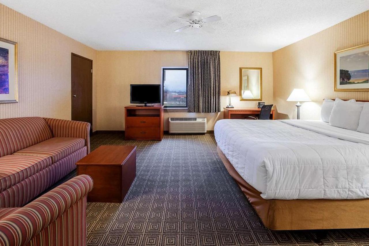 King Apartment - Non-Smoking at La Quinta Inn by Wyndham Detroit Southgate