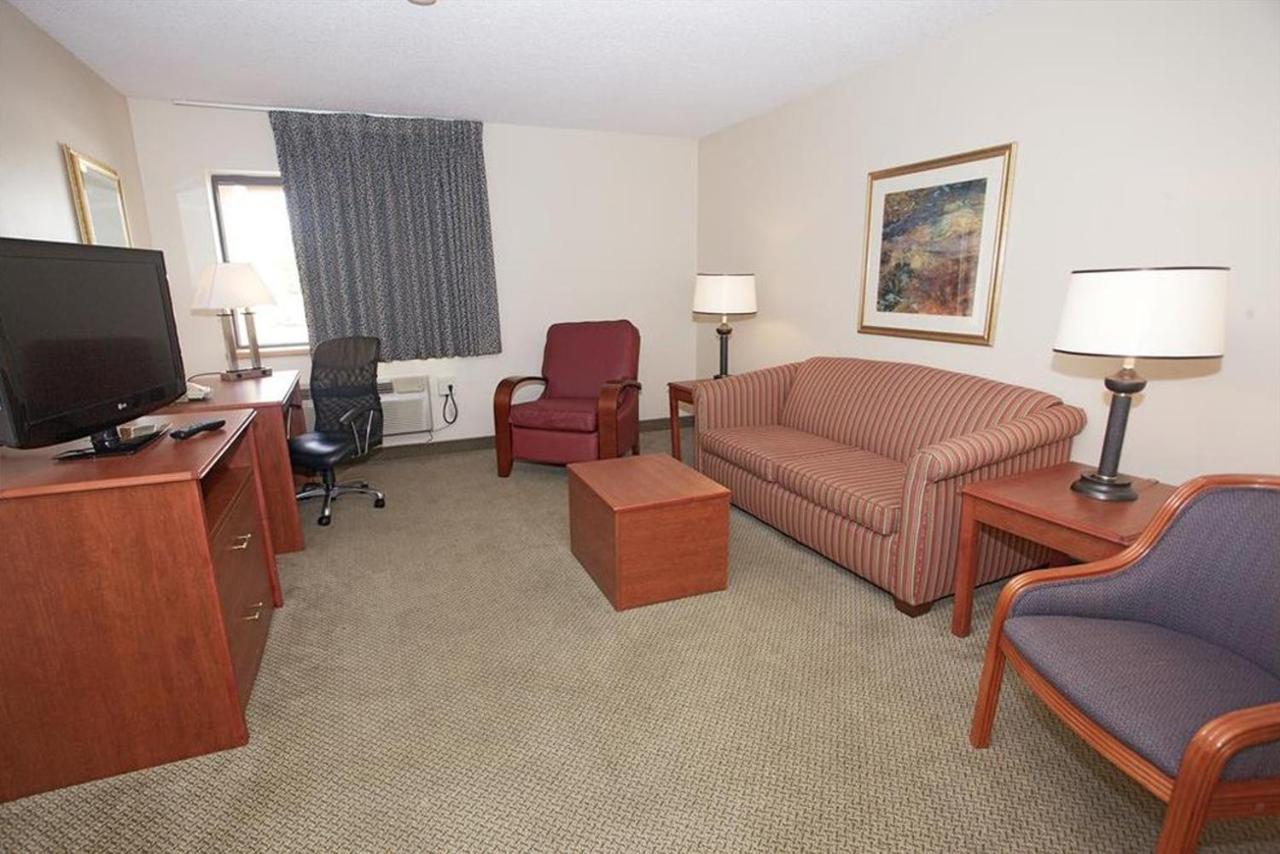 King Suite - Non-Smoking at La Quinta Inn by Wyndham Detroit Southgate