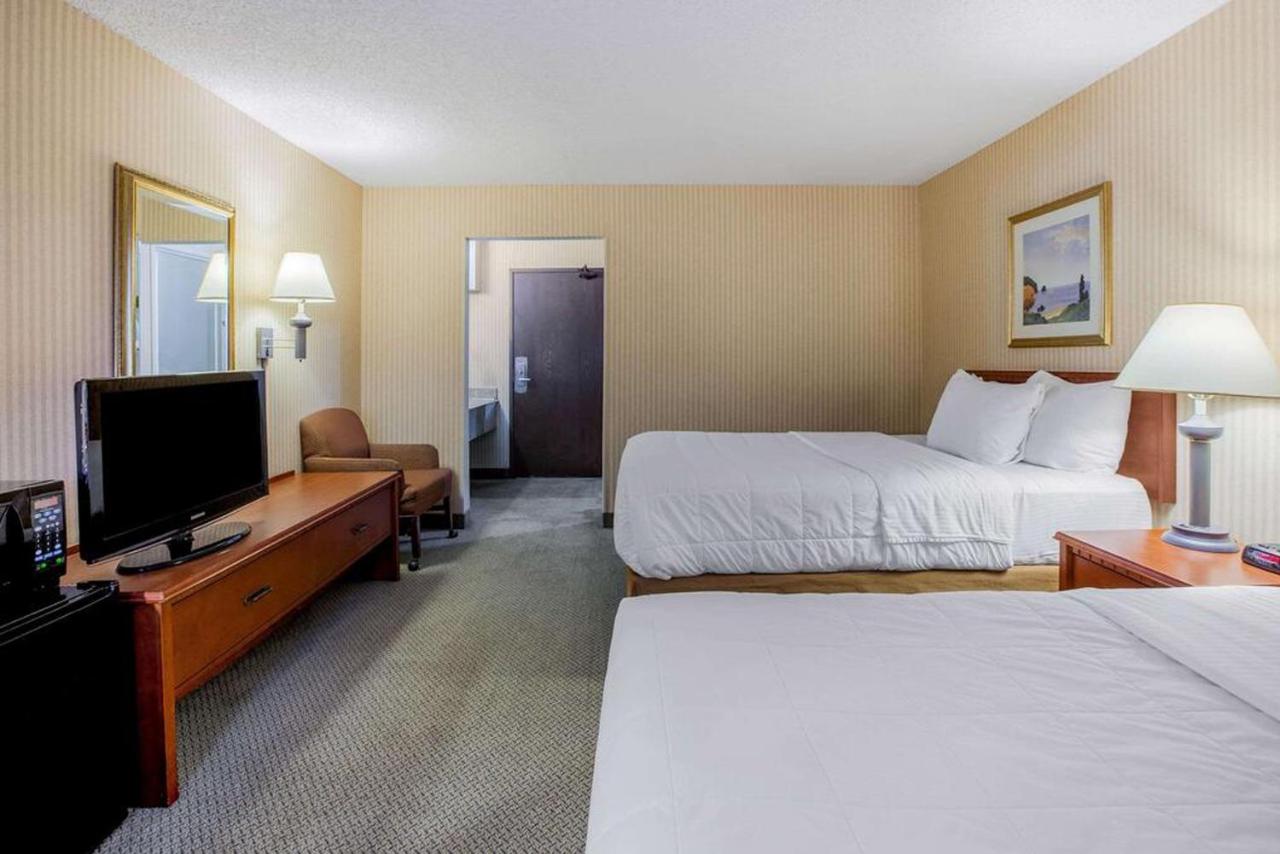 Double Room with Two Double Beds at La Quinta Inn by Wyndham Detroit Southgate