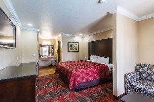 Room #40372216 at Econo Lodge Inn & Suites Escondido Downtown
