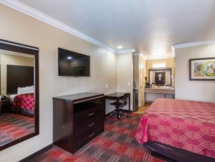 Room #40372216 at Econo Lodge Inn & Suites Escondido Downtown