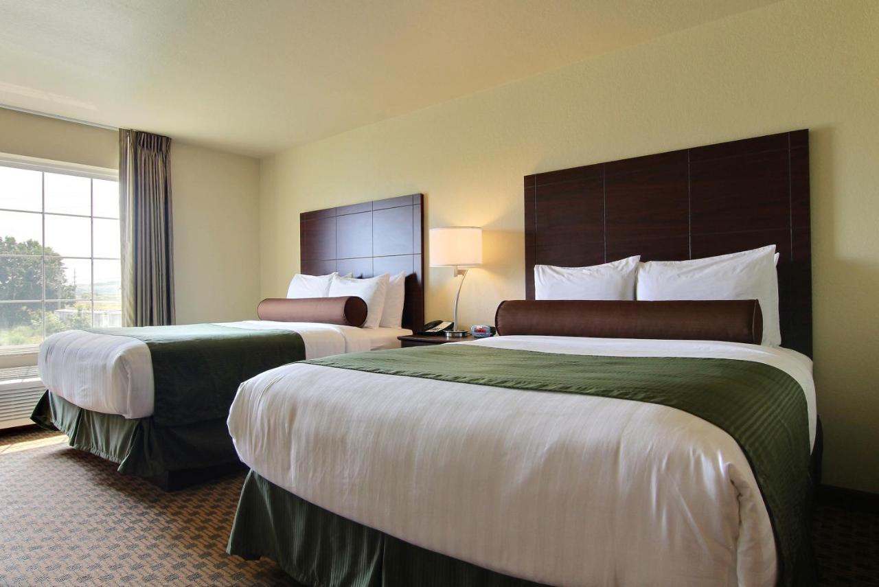 Deluxe Queen Room at Cobblestone Inn & Suites - Linton