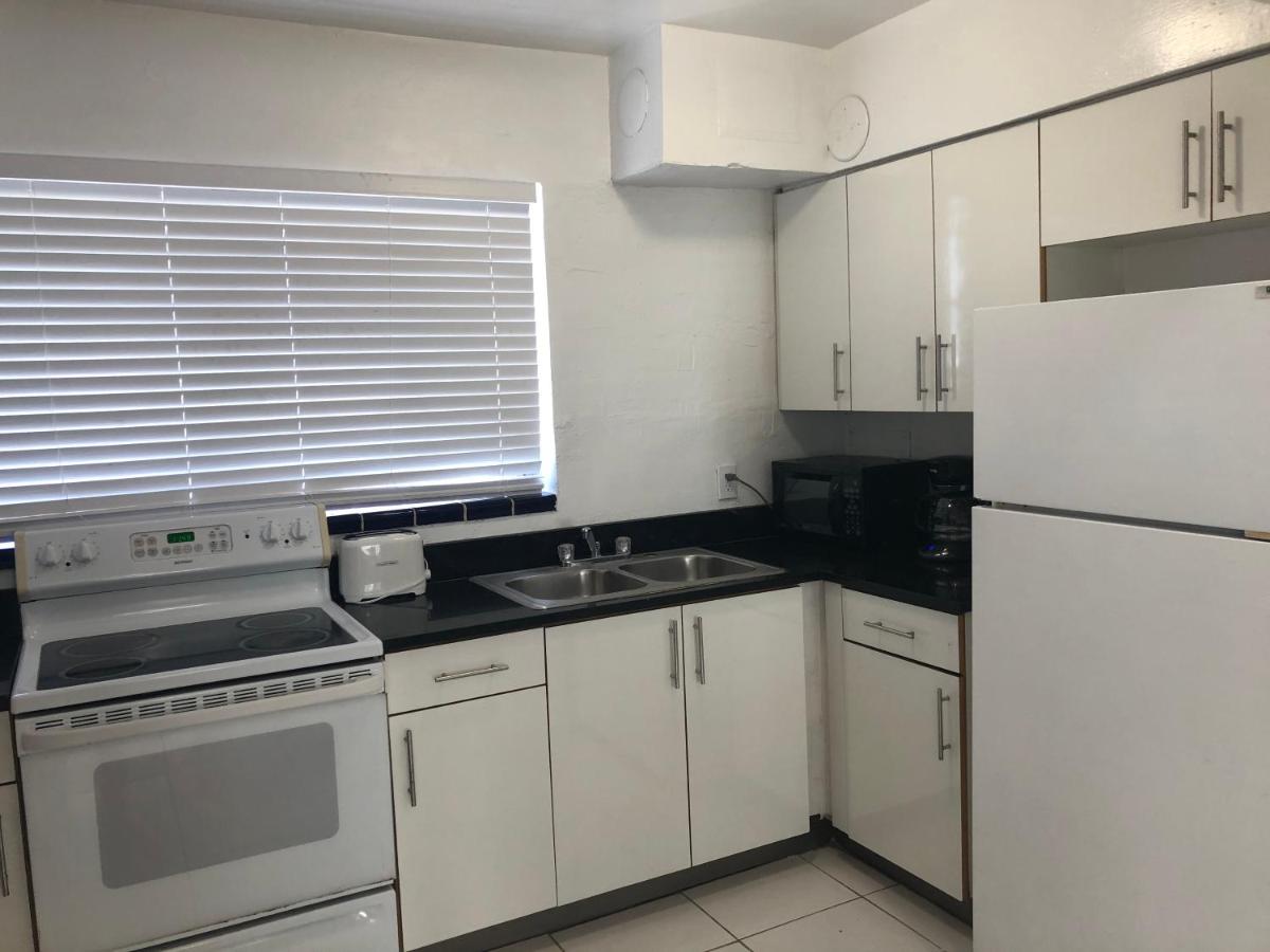 Two Bedrooms Family Suite with Kitchenette - Free Parking at Beach Place Hotel
