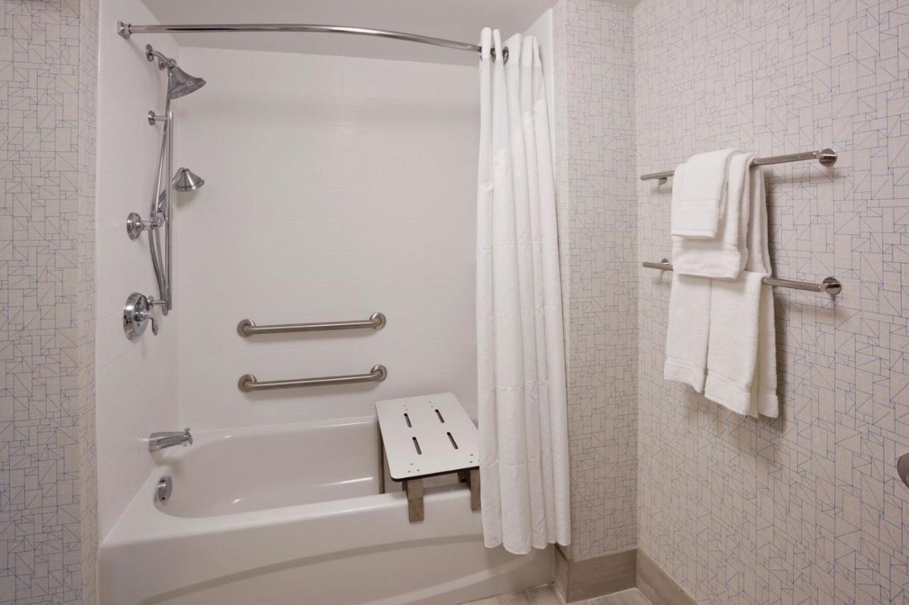 Two-Bedroom Suite - Mobility Accessible Tub at Holiday Inn Express Roseville-St. Paul by IHG