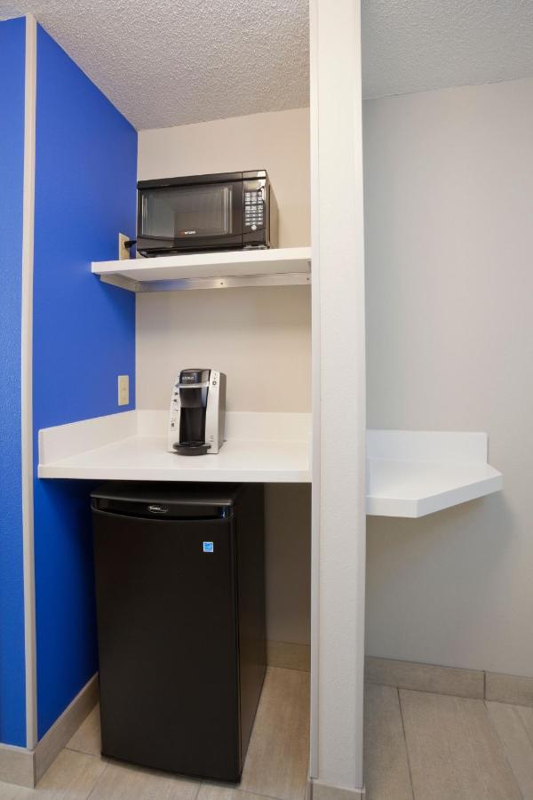 Two-Bedroom Suite - Mobility Accessible Tub at Holiday Inn Express Roseville-St. Paul by IHG
