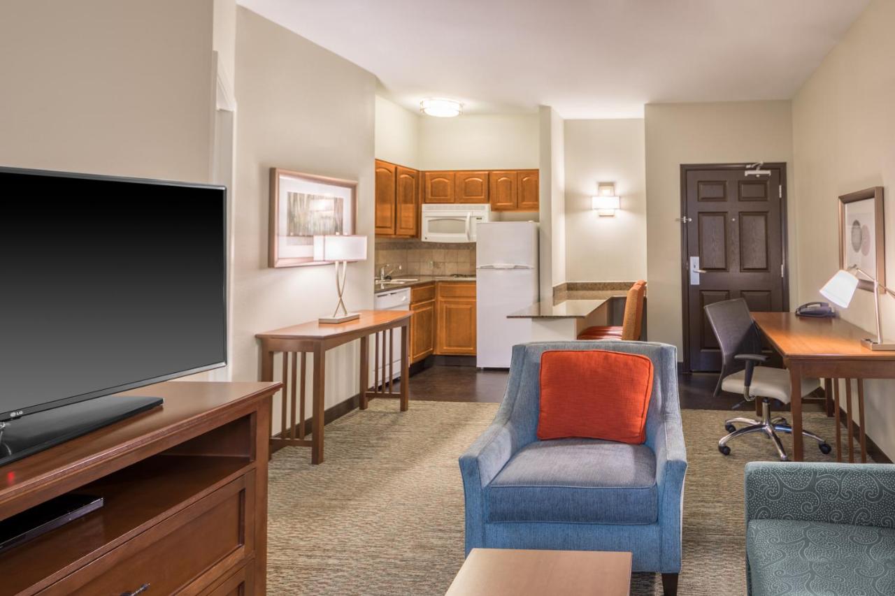 One-Bedroom Queen Suite -Non-Smoking at Staybridge Suites Kansas City - Independence by IHG