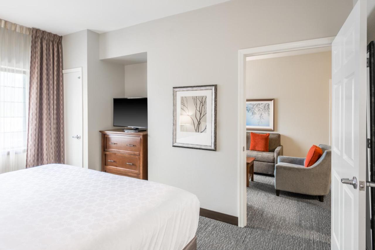 Suite - Mobility Access Roll in Shower/Non-Smoking at Staybridge Suites Kansas City - Independence by IHG