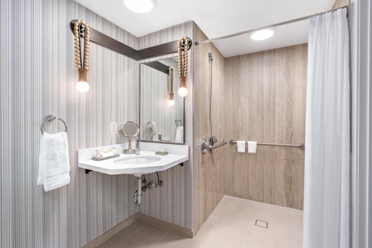 King Room with Roll-In Shower - Disability Access at Mason Beach Inn