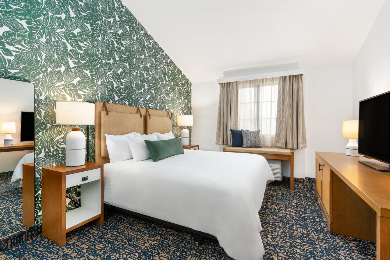 King Room with Roll-In Shower - Disability Access at Mason Beach Inn