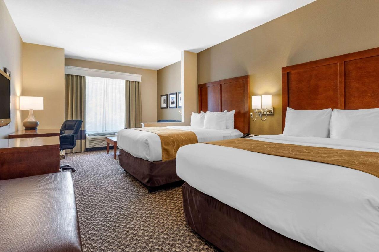 Queen Suite with Two Queen Beds - Disability Access/Non-Smoking at Comfort Suites Lufkin