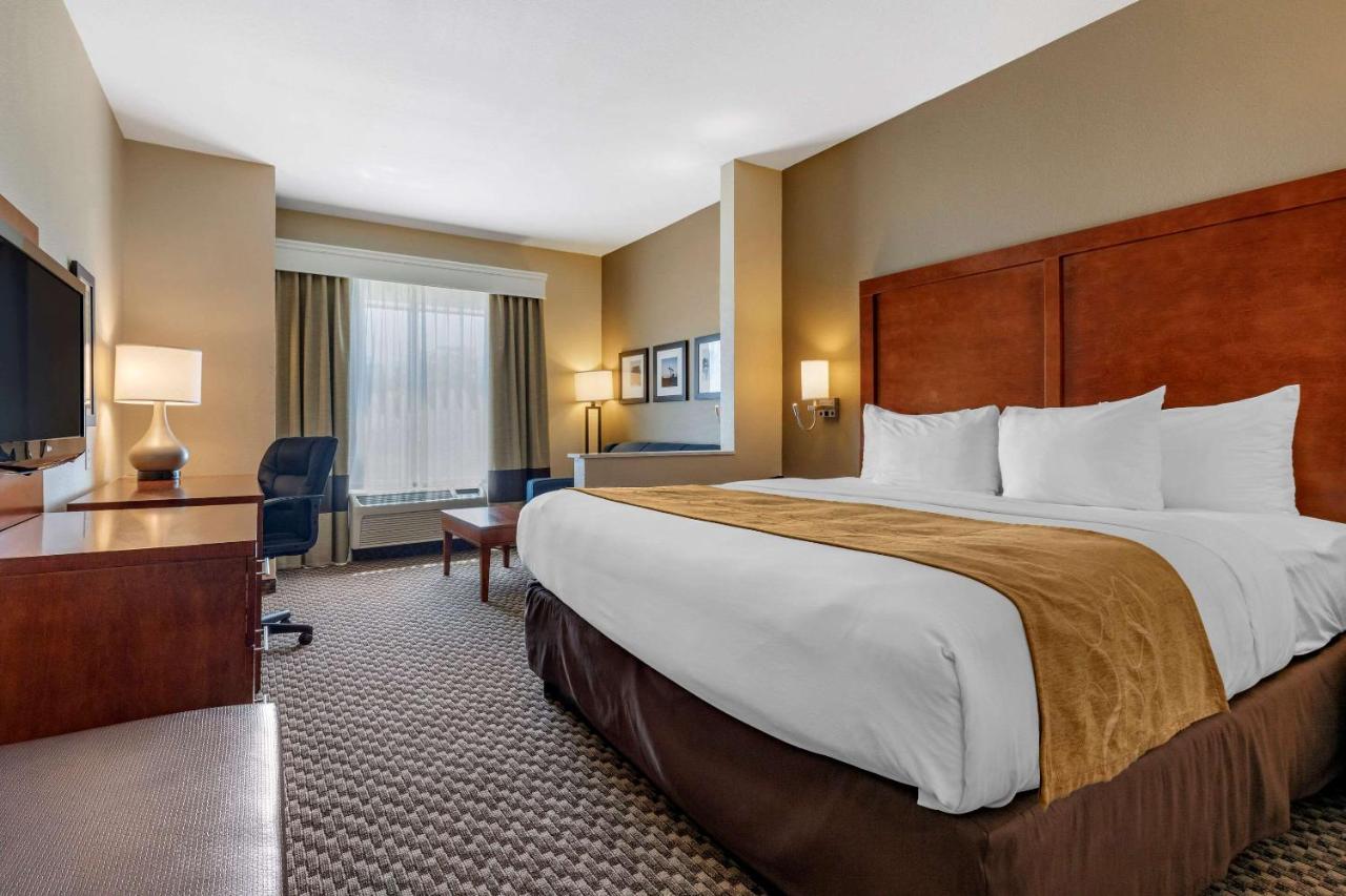 King Suite - Non-Smoking at Comfort Suites Lufkin