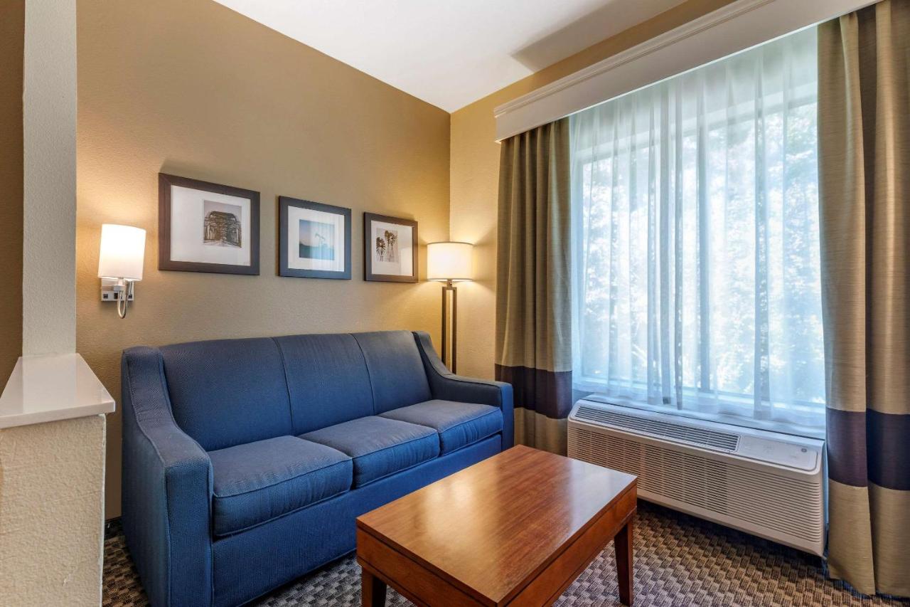 Queen Suite with Two Queen Beds - Non-Smoking at Comfort Suites Lufkin