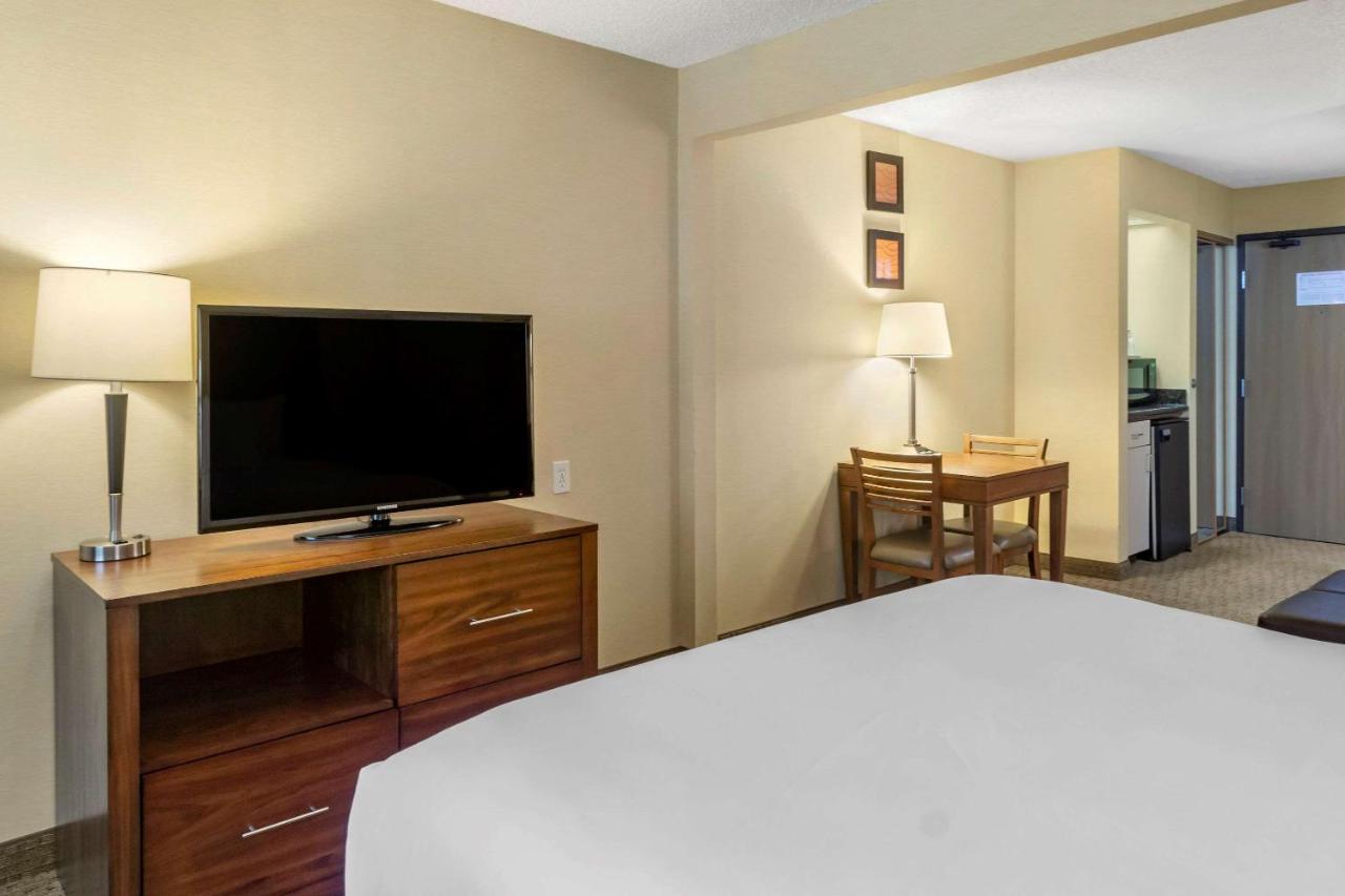 Queen Suite with Two Queen Beds - Non-Smoking at Comfort Inn & Suites Bothell - Seattle North