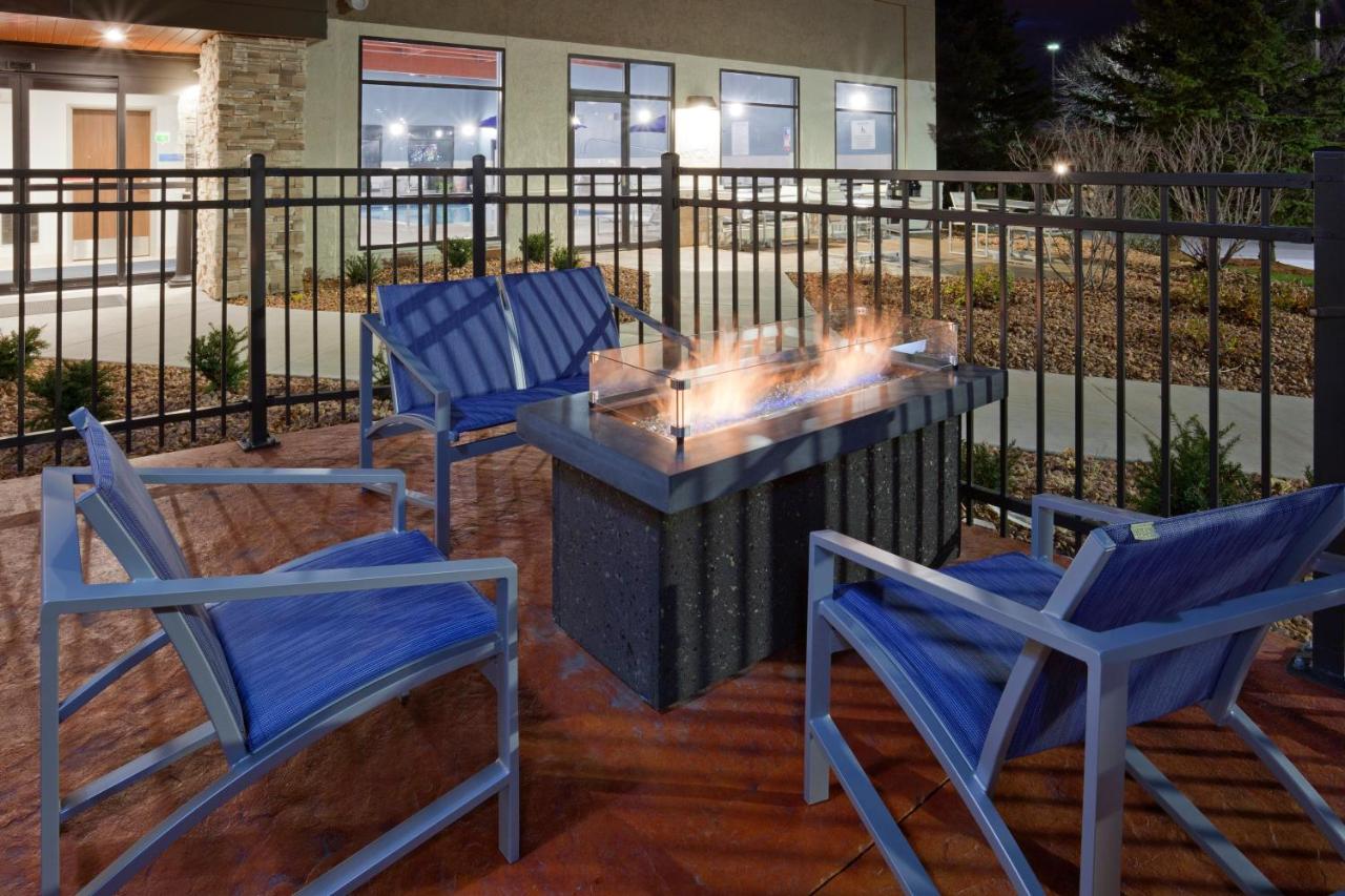 Queen Suite - Non-Smoking at Holiday Inn Express & Suites Minneapolis – West End by IHG