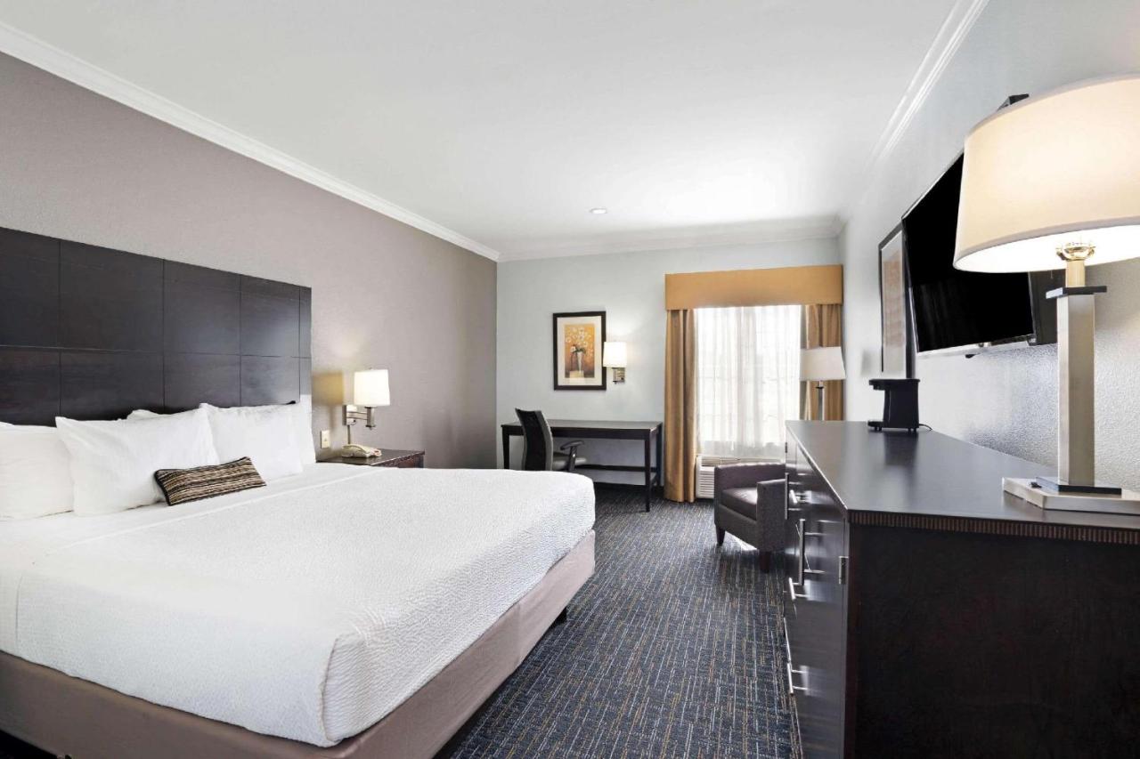 King Room with Bath Tub - Mobility/Hearing Accessible - Non-Smoking at Sonesta Essential Houston Westchase