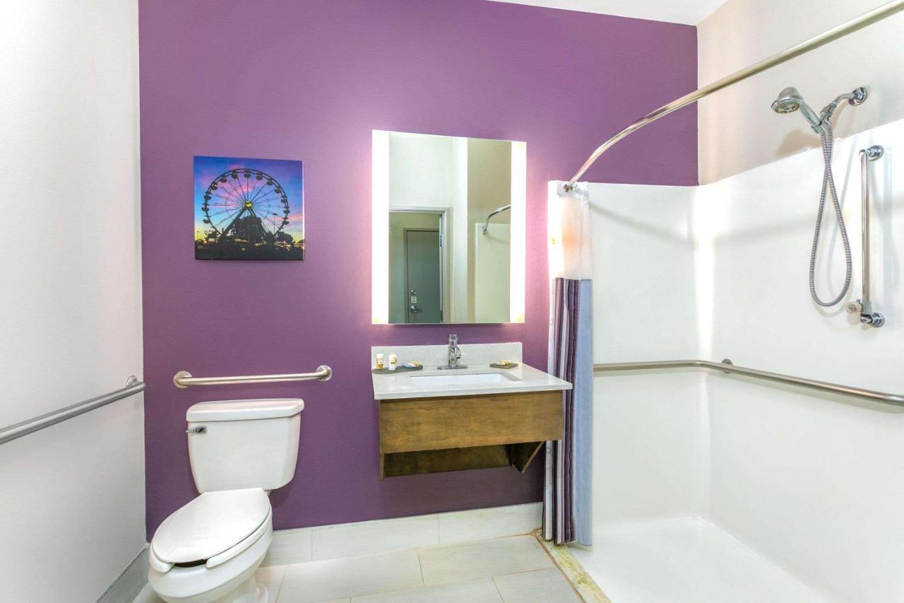 Queen Room with Two Queen Beds and Mobility/Hearing Access - Non-Smoking at La Quinta Inn & Suites by Wyndham Hopkinsville