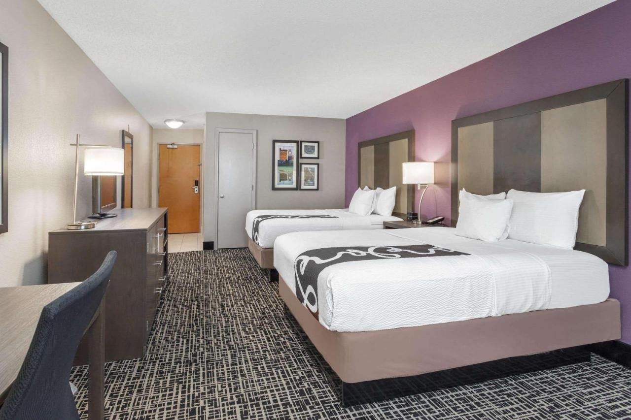 Queen Room with Two Queen Beds and Mobility/Hearing Access - Non-Smoking at La Quinta Inn & Suites by Wyndham Hopkinsville