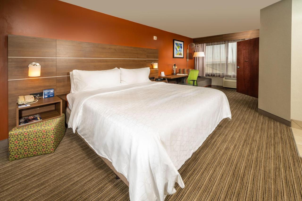 Standard Room at Holiday Inn Express Hotel & Suites Pasco-Tri Cities by IHG