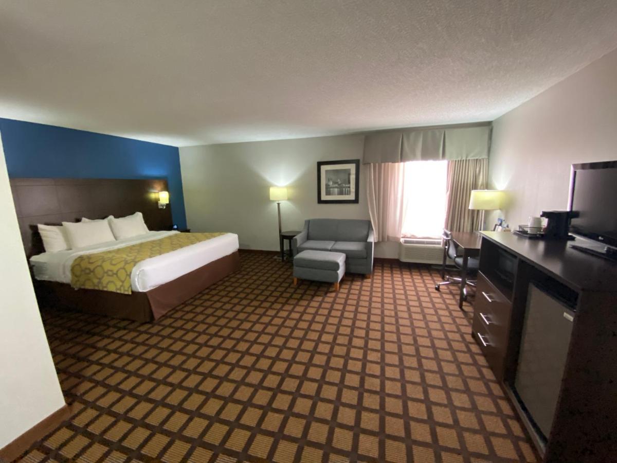 King Suite - Non-Smoking at Baymont by Wyndham Morton