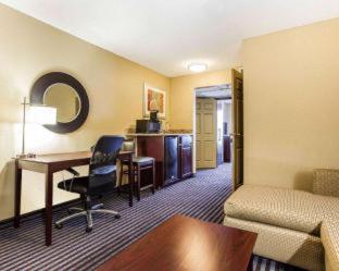 Room #45812006 at Comfort Inn & Suites Ballpark Area