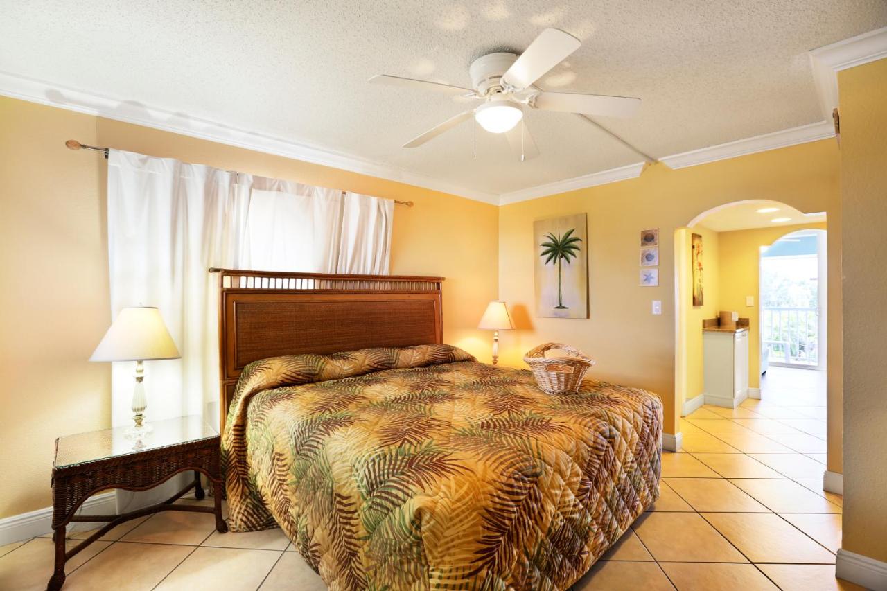 King Studio with Pool View at Barefoot Beach Club