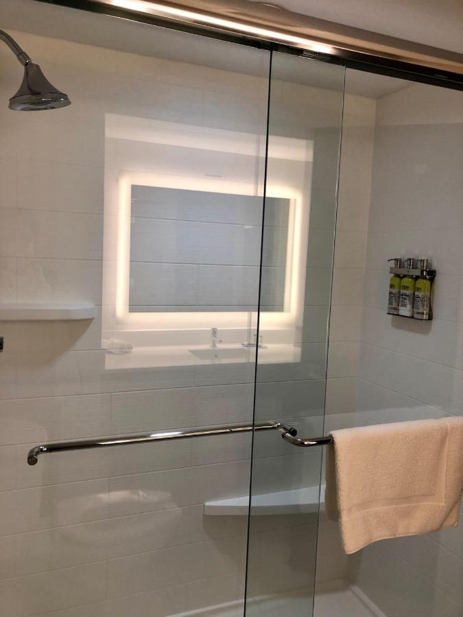 Queen Room with Two Queen Beds - Mobility Access Tub/Non-Smoking at Holiday Inn Express Hotel & Suites Clewiston by IHG