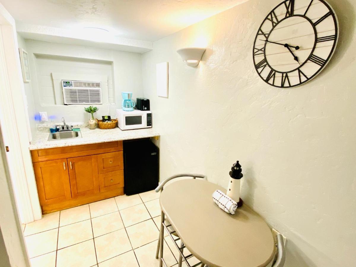 Deluxe Double or Twin Room at Sun Deck Inn and Suites