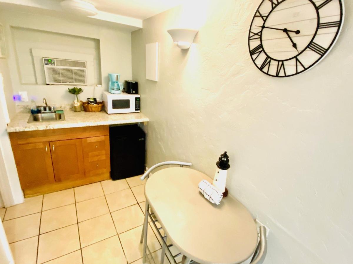 Deluxe Double or Twin Room at Sun Deck Inn and Suites