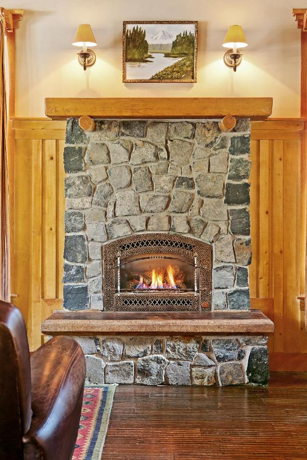 Deluxe One-Bedroom Cabin at Tamarack Lodge and Resort