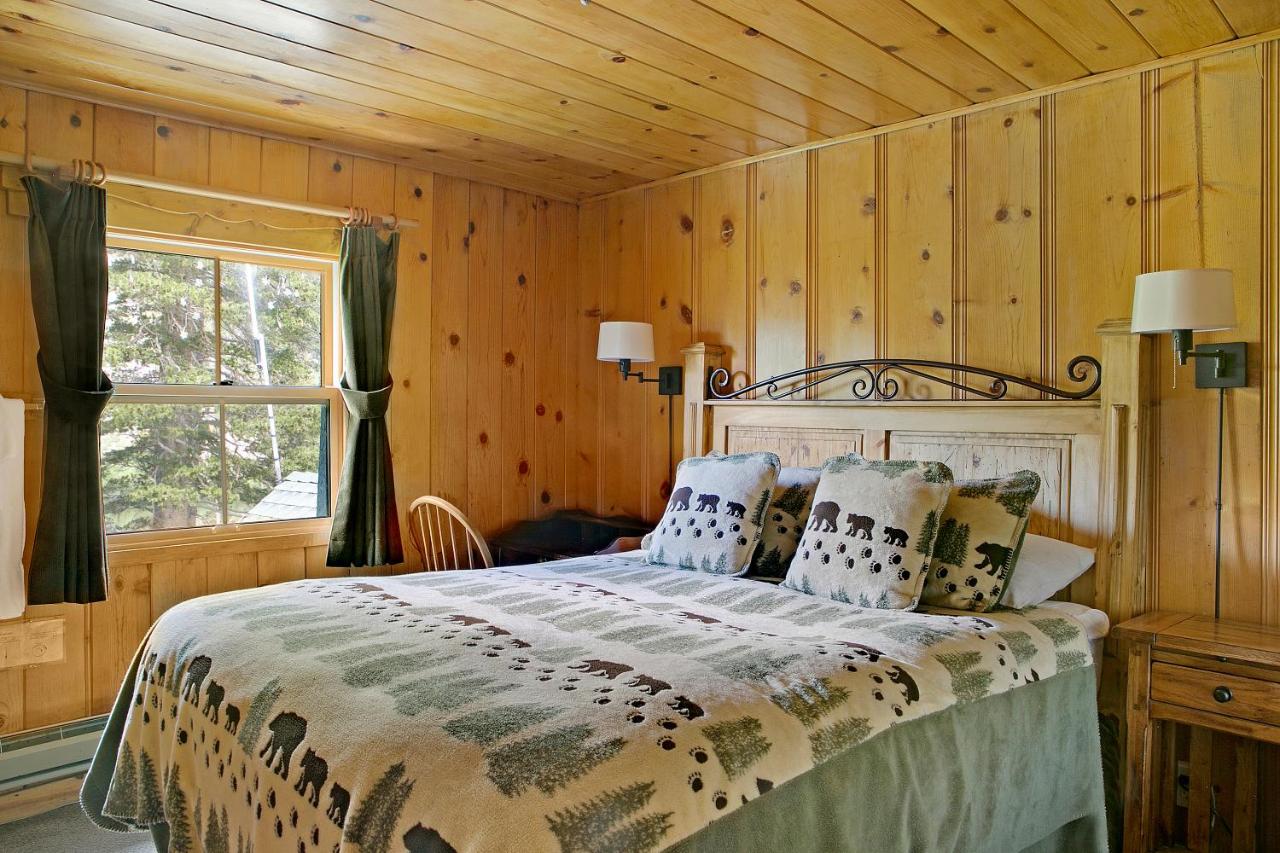 Lodge Room with Shared Bath (No Pets) at Tamarack Lodge and Resort