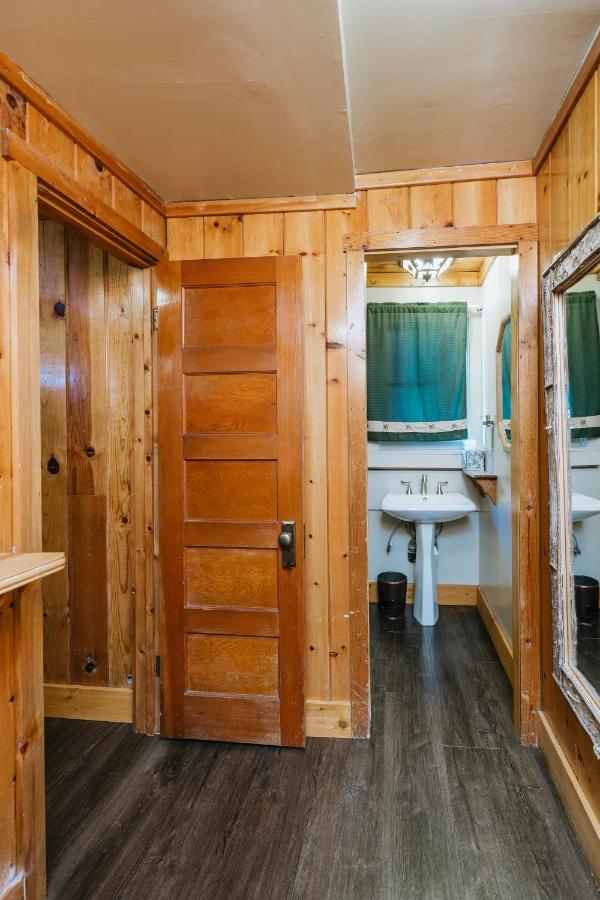 Lodge Room with Shared Bath (No Pets) at Tamarack Lodge and Resort