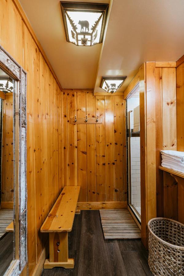 Lodge Room with Shared Bath (No Pets) at Tamarack Lodge and Resort