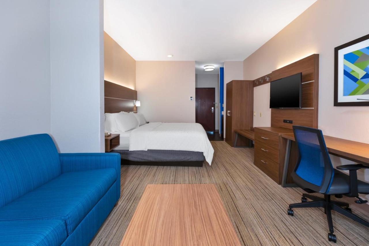 King Suite with Sofa Bed at Holiday Inn Express & Suites Three Rivers, an IHG Hotel