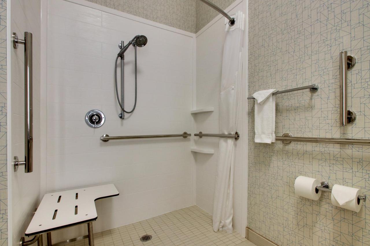 King Room - Hearing Accessible - Roll-in Shower at Holiday Inn Express & Suites Morris by IHG