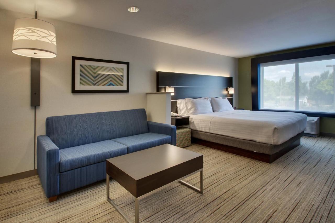 Suite - Mobility Access/Hearing Accessible at Holiday Inn Express & Suites Morris by IHG