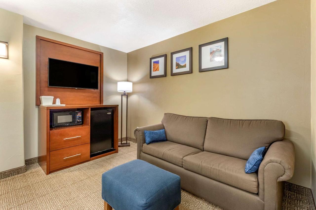 One-Bedroom King Suite with Sofa Bed - Non-Smoking at Comfort Inn Saint George North