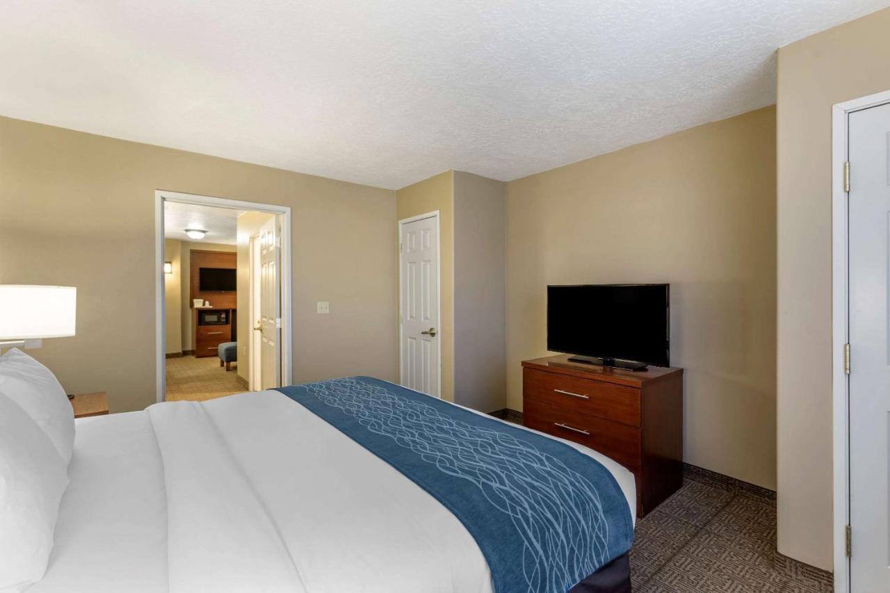 One-Bedroom King Suite with Sofa Bed - Non-Smoking at Comfort Inn Saint George North