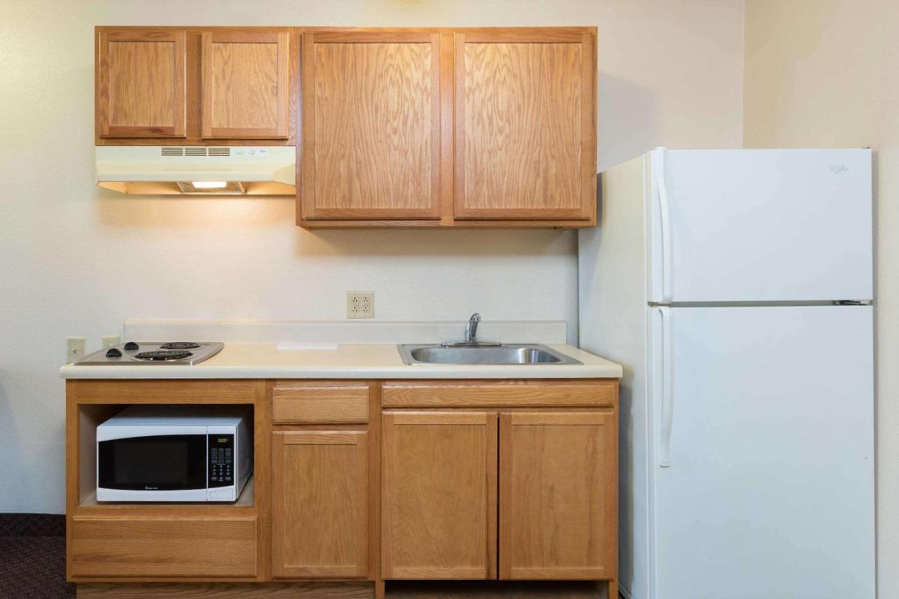 Standard Double Room with Tub - Disability Access/Non-Smoking at WoodSpring Suites Tyler Rose Garden