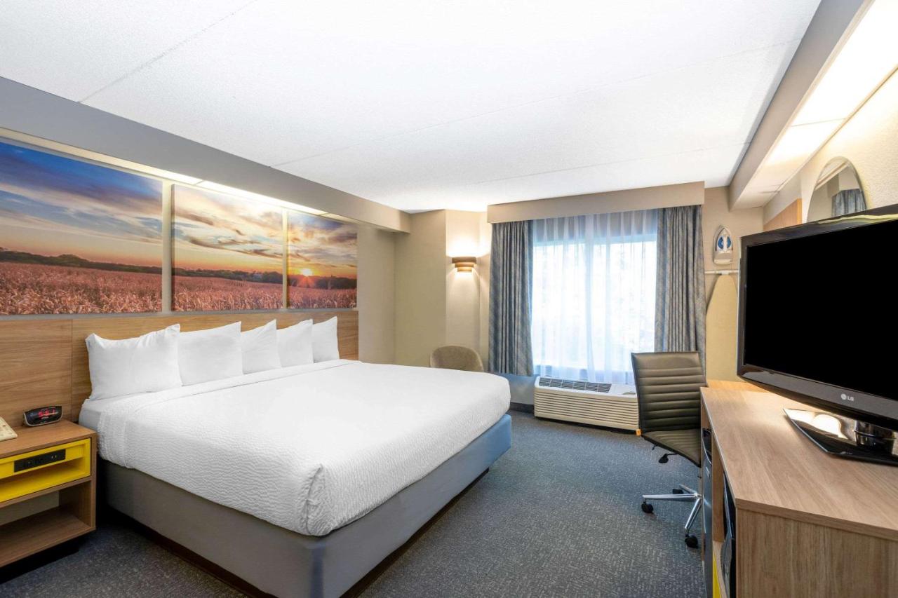 King Suite - Non-Smoking at Days Inn by Wyndham Eagan Minnesota Near Mall of America