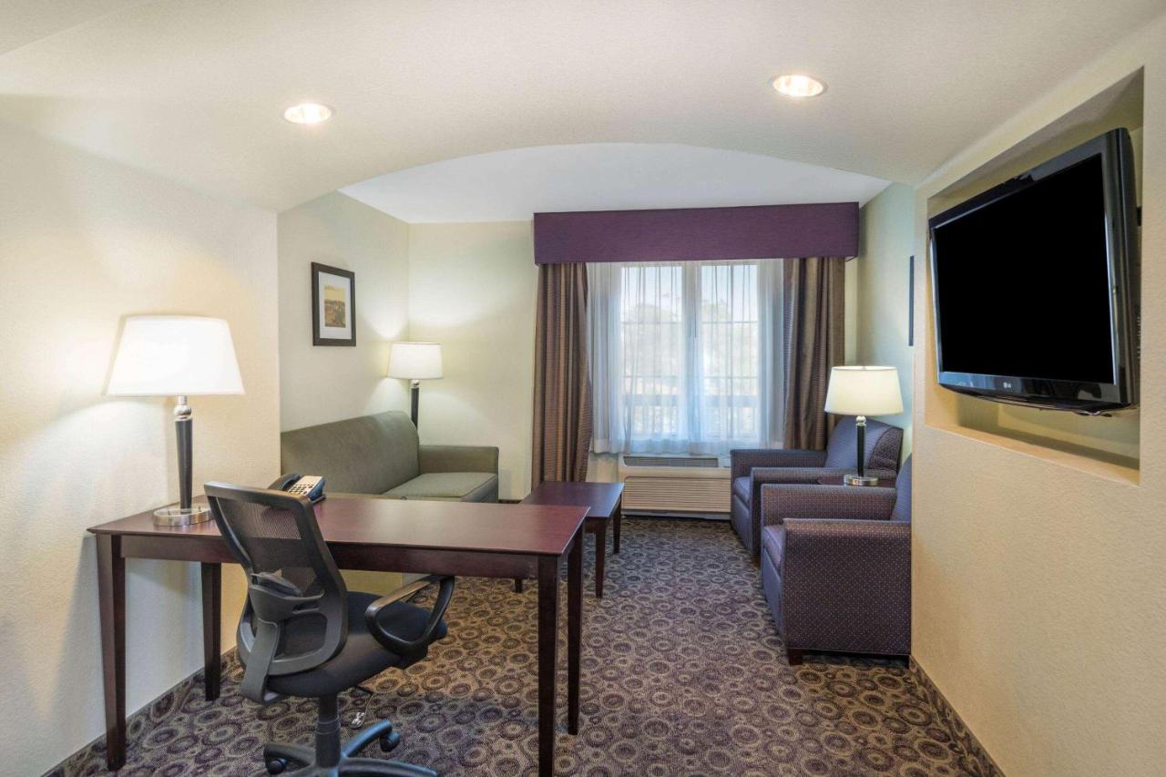 King Room at La Quinta Inn & Suites by Wyndham Las Vegas Airport South