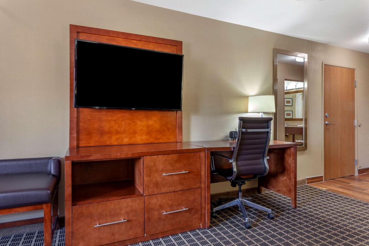 King Suite with Sofabed - Non-Smoking at Comfort Suites Delavan - Lake Geneva Area