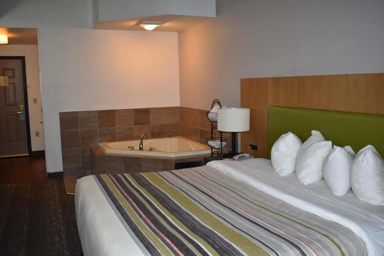 King Studio Suite with Whirlpool - Non-Smoking at Country Inn & Suites by Radisson, Hagerstown, MD