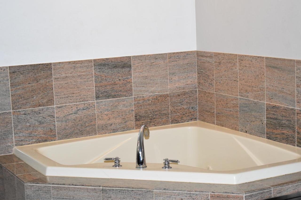 King Studio Suite with Whirlpool - Non-Smoking at Country Inn & Suites by Radisson, Hagerstown, MD